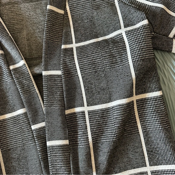 Moa Moa || black and white plaid sweater cardigan - Picture 3 of 5
